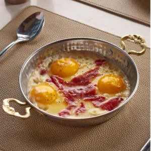 Sun up eggs with pastrame